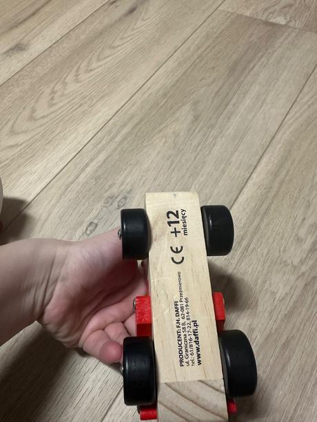 Drevené hasičské auto a sanitka, 