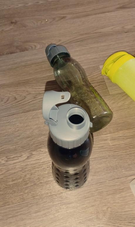 Fľaša na pitie ernesto s objemom 700 ml, s textúro,