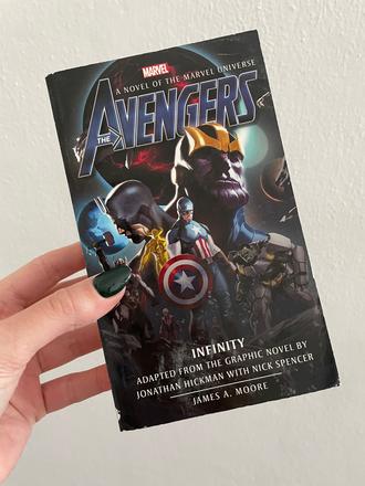 Kniha avengers infinity, 