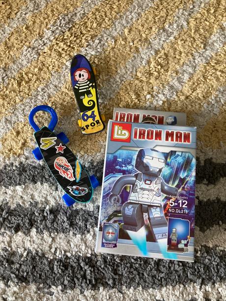 Iron man panáčik a skejty, 