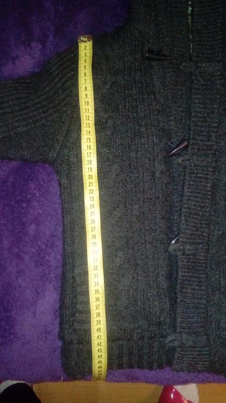 Zatepleny sveter s kapucnou, 122