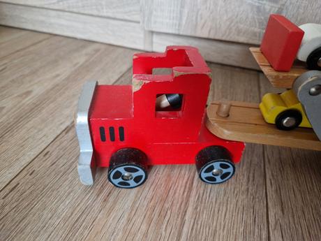 Nákladné drevené auto, 