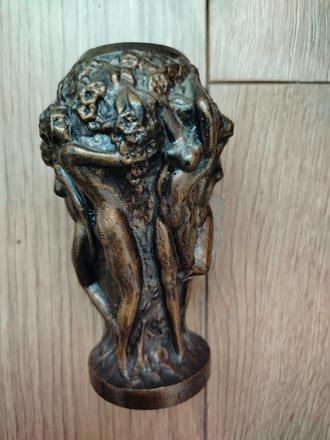 Malá bronzová vázička tri grácie, 