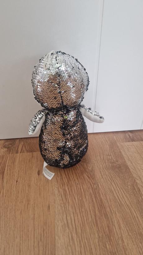 Interaktivny plysovy tucniak,