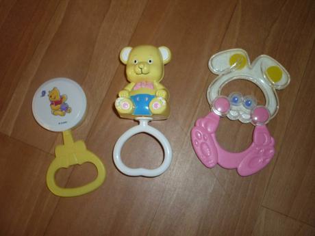 Hrkalky a prve hracky,