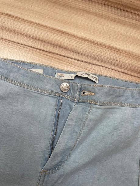 Bledomodré rifle, bershka,32