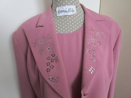 3087. spol. šaty, 50