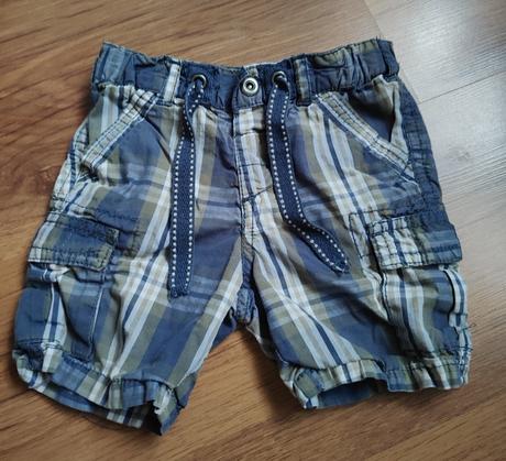 Šortky, c&a,74