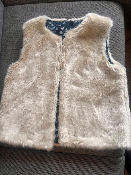 Kožušinková vesta, tchibo,176