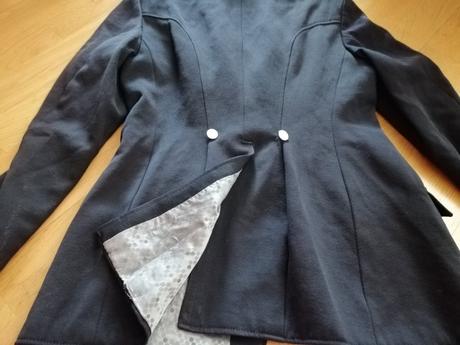 Čierne sako, 40