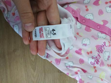 Overal pyžamko 104/110, sanrio,104