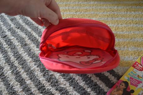 Ruksačik hello kitty, vymalovánky, časopis,