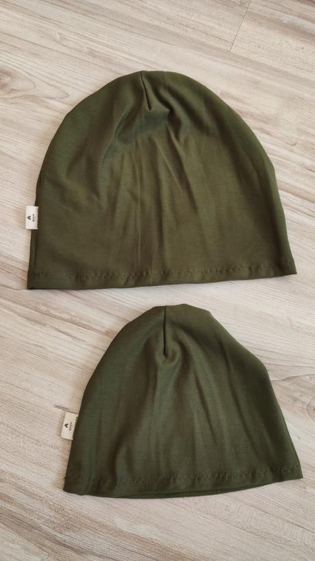 Jednofarebné čiapky, nakrcniky, korunky a ine, <50 - xs