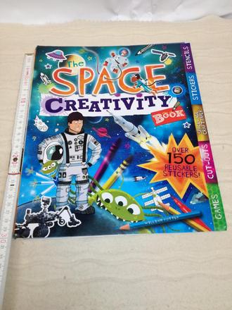 The space creativity book + stickers  wi19, 