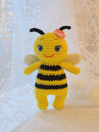 Háčkovaná včielka, 