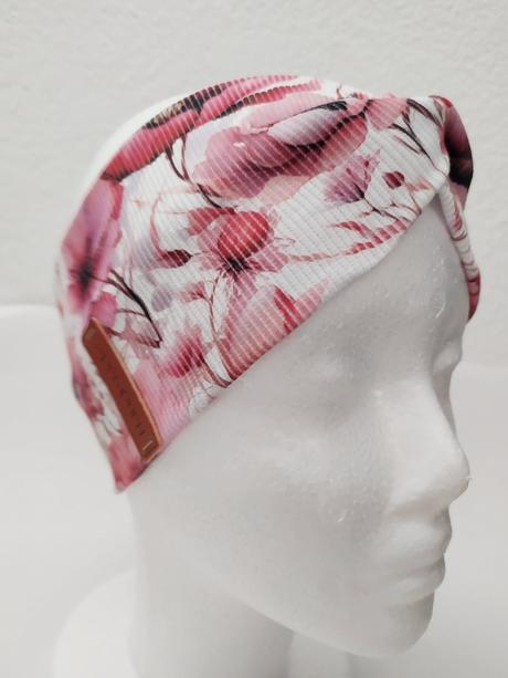 Čelenka z rebrovaného úpletu,