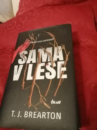 Triller sama v lese,