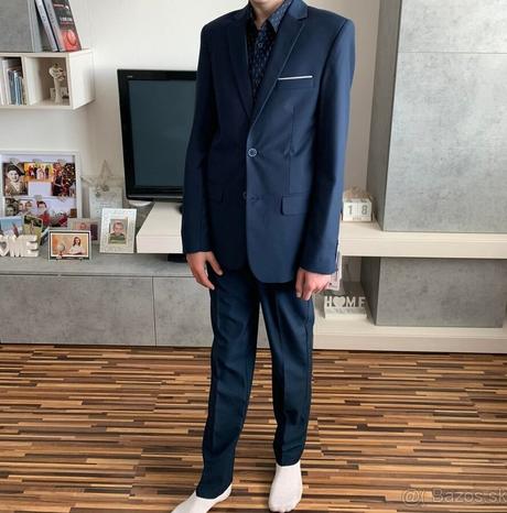 Chlapčenský tmavomodrý oblek, 182