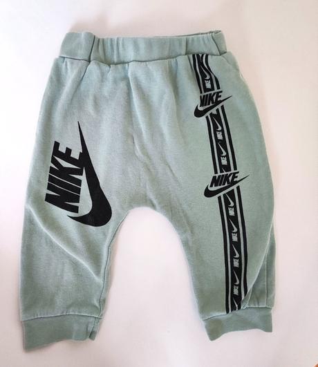 Tenké tepláčiky, 74