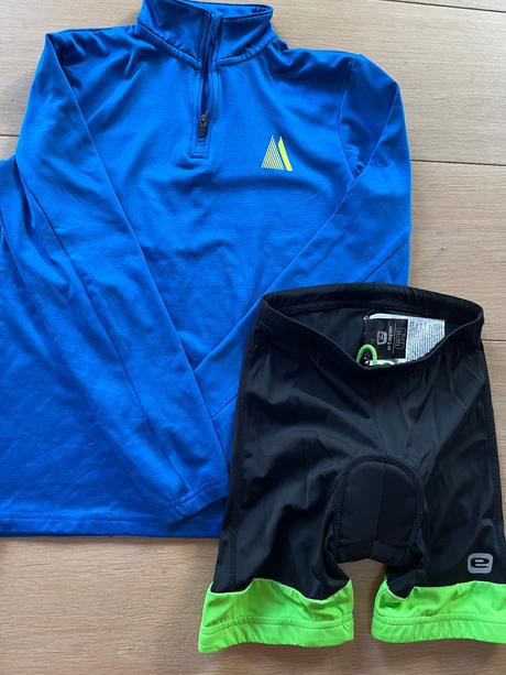 Cyklistické tričko a kraťasy, 128