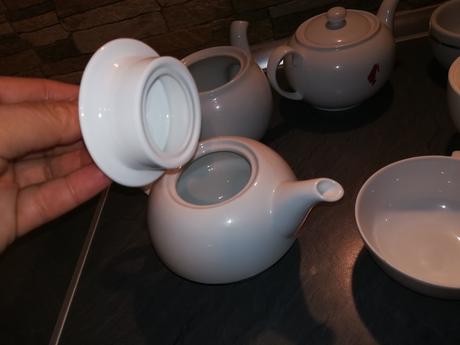 2x cajnik, 1x cukornicka, 