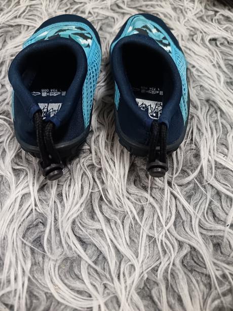 Topánky do vody, 21