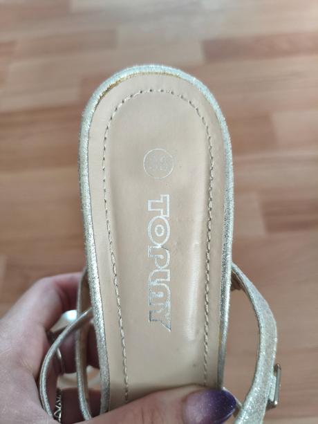 Sandalky, 38