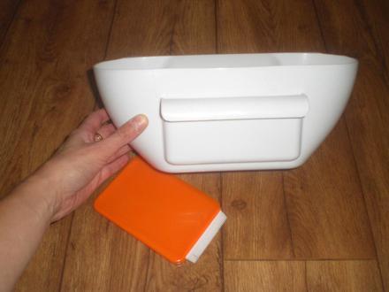 Praktická pomôcka do kuchyne na linku,