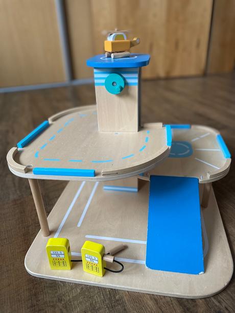 Drevenný parkovací dom tchibo, 