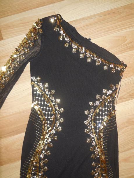 Čierne spoločenské šaty na jedno rameno, 34