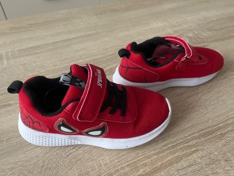 Tenisky spider man, 28