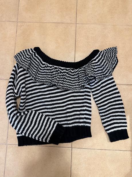 Sveter s odhaleným plecom, s