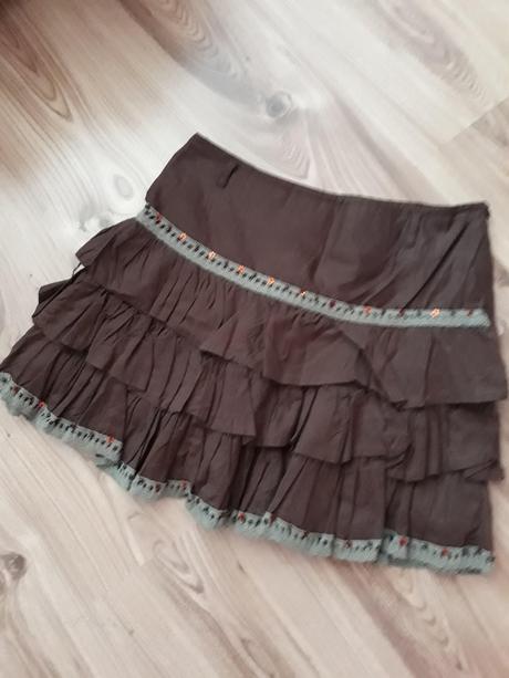 Sukňa s volánmi, 38