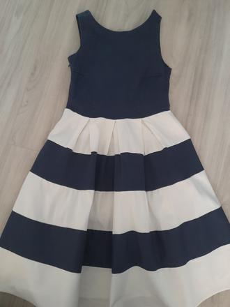 Páskované šaty, m