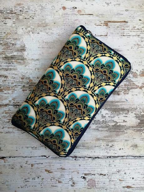 Krásna penaženka na zips, 