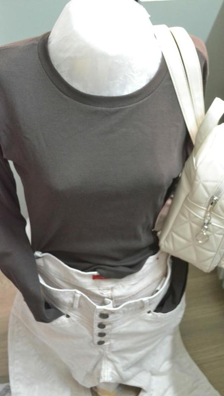 Perfektné pružné vrúbkované tričko s/l, m