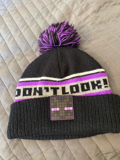 Minecraft čapica, reserved