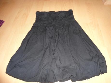 Cierne saty bez ramienok, s