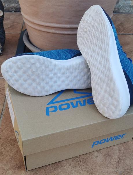 Tenisky ľahučké ako skechers od baťu, 32