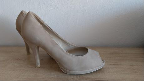 Púdrovo - béžové lodičky s otovrenou špicou, 40