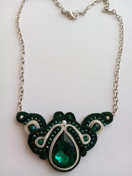 Sutaškový náhrdelník,