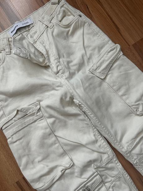 Kapsačove nohavice vek 10-12, bershka,xs