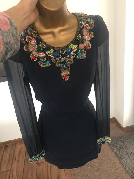 Mini saty / predĺžený top s koralkovou aplikaciou, 36