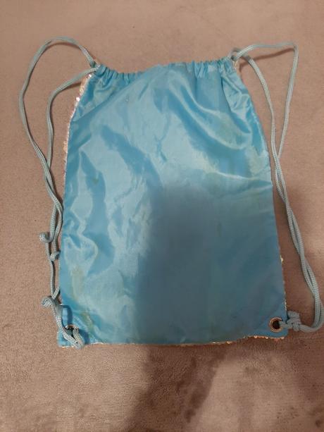 Predám vrecko na ramená, 