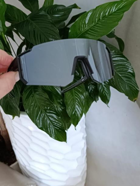 Zrkadlové cyklistické či športové okuliare, 