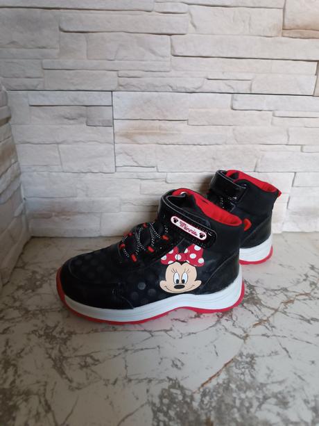 Členkové tenisky, 28