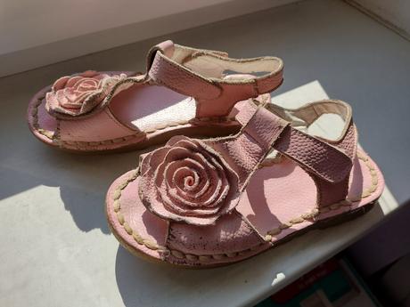 Celokožené sandálky, 30