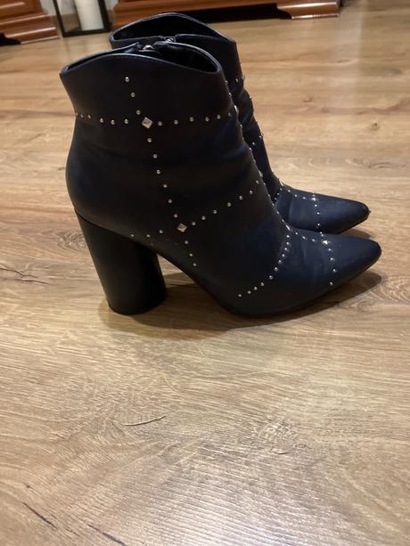 Čižmičky, reserved,38