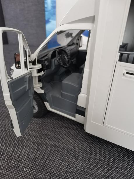 Mercedes karavan pre kone, 