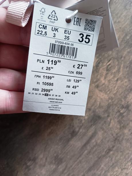 Nenosené tenisky, reserved,35